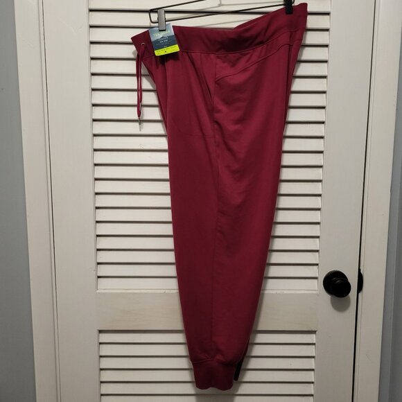 Women's Mid Rise Joggers Tek Gear Petite XL Sangria Cranberry New w/Tags - Picture 1 of 4